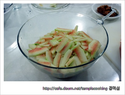 사찰음식- 수박껍질 된장 무침